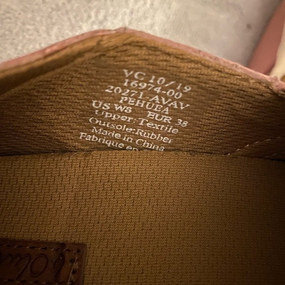 Olukai Size 8 - Picture 2 of 4